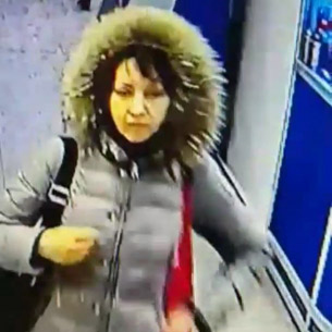 В Иркутске разыскивают женщину, которая украла забытые в банкомате деньги