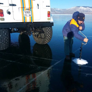 Спасатели обнародовали данные о толщине льда на Байкале в Иркутской области