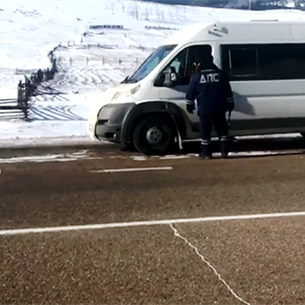 На дороге от Ольхона в Иркутск остановили нелегальный автобус с пассажирами