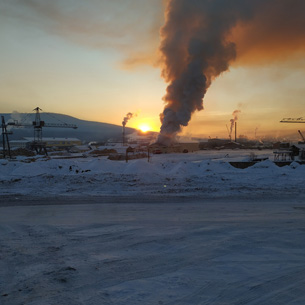 Гараж горел на лесоперерабатывающем предприятии в Усть-Куте