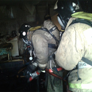 Пожарные спасли 10 человек из горящей многоэтажки в центре Иркутска