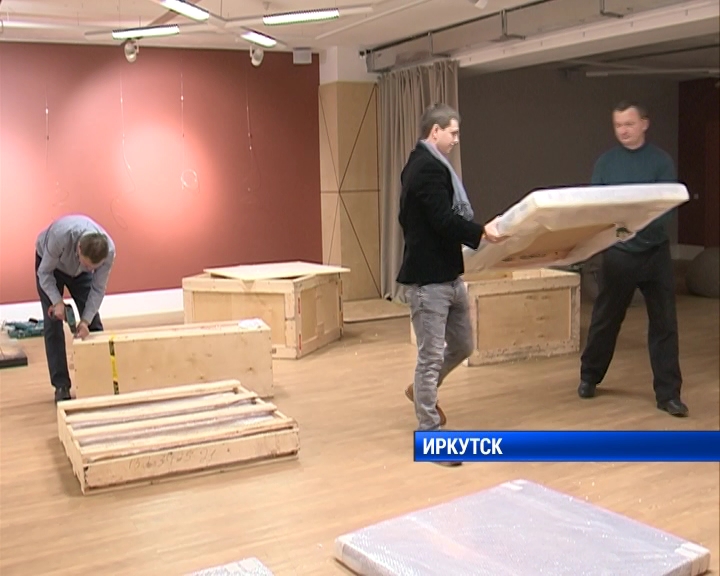 Выставка «Петербургские стены» открылась в Иркутске