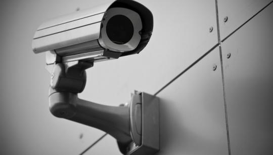 Руководитель с помощью камеры «шпионил» за подчиненной в Нижнеудинске