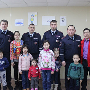 Медалями наградят троих полицейских в Иркутске за спасение семерых детей из пожара