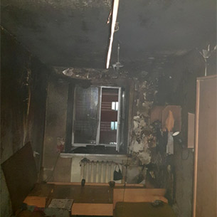 В Иркутске пожарные вывели из задымленного общежития сто человек