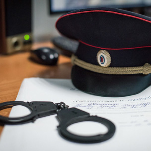 В Тайшете полицейский улучшал отчетность подброшенной наркоману коноплей