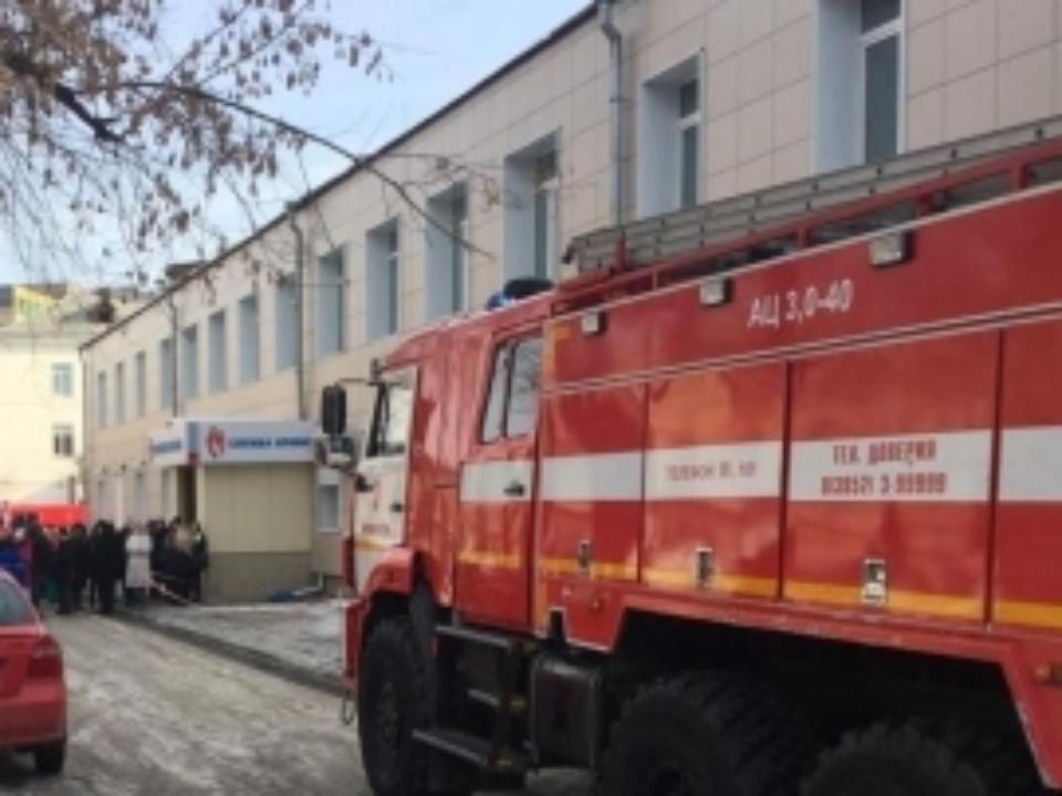 Пожар на станции переливания крови в Иркутске привел к эвакуации 200 человек