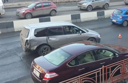 В Иркутске Mercedes вылетел на тротуар и сбил пешеходов