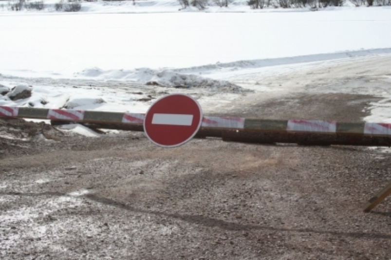 Две ледовые переправы закрыли в Иркутской области