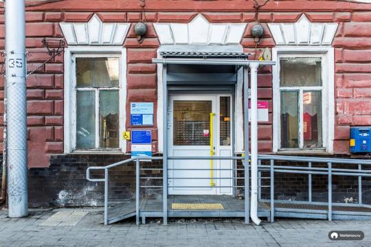 «Почте России» светит штраф за установку новых дверей в иркутском памятнике XVIII века