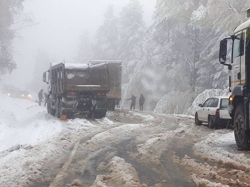 Более 200 единиц техники задействовано на расчистке дорог от снега в Приангарье