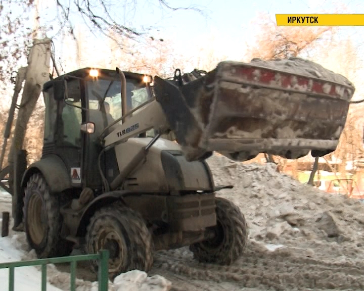 Более 120 единиц снегоуборочной техники вышло на уборку дорог Иркутска