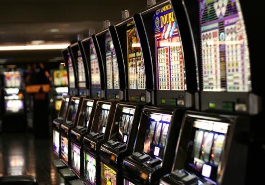 Преступная группа из 11 человек организовала два казино в Иркутске