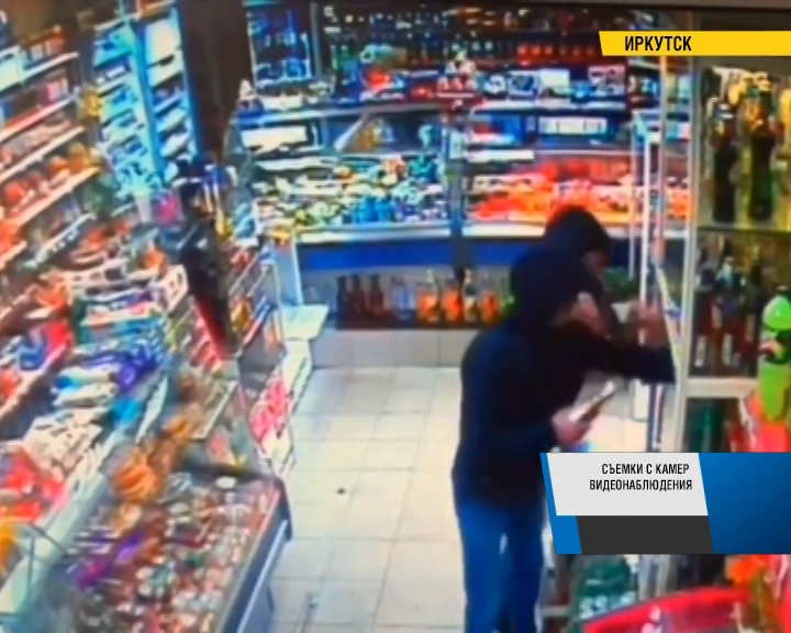 Трое мужчин украли из магазина в Иркутске 5 бутылок виски