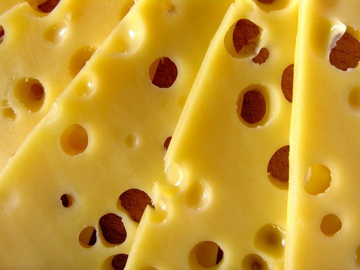 В тайшетских магазинах могут продавать фальсифицированный сыр