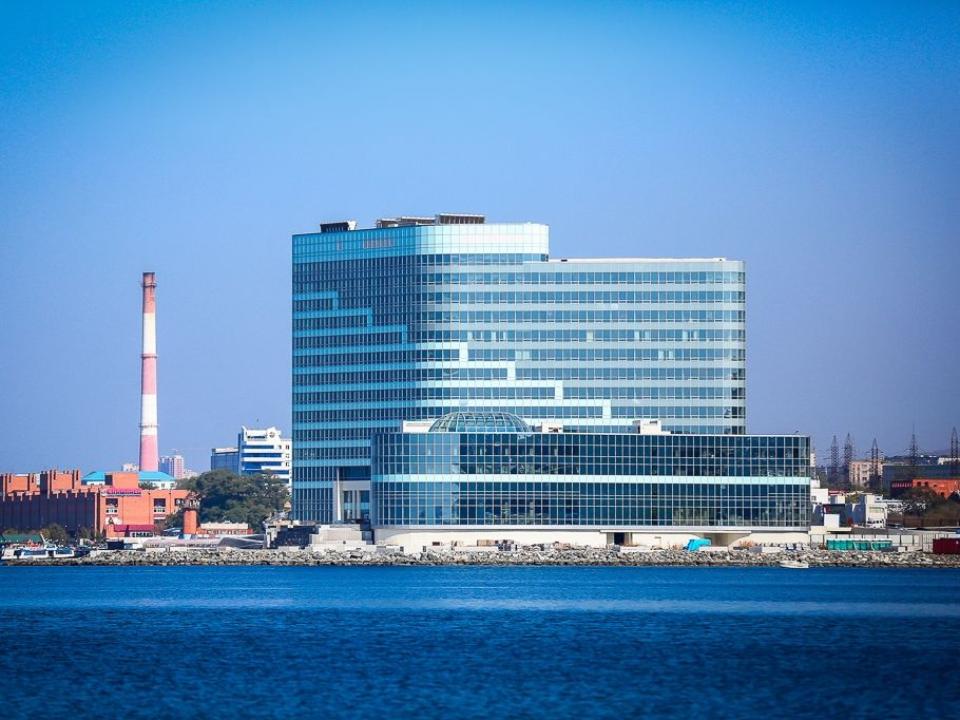 Парк-отель "Бурдугуз" приобрел две недостроенных гостиницы во Владивостоке за 3,7 млрд рублей