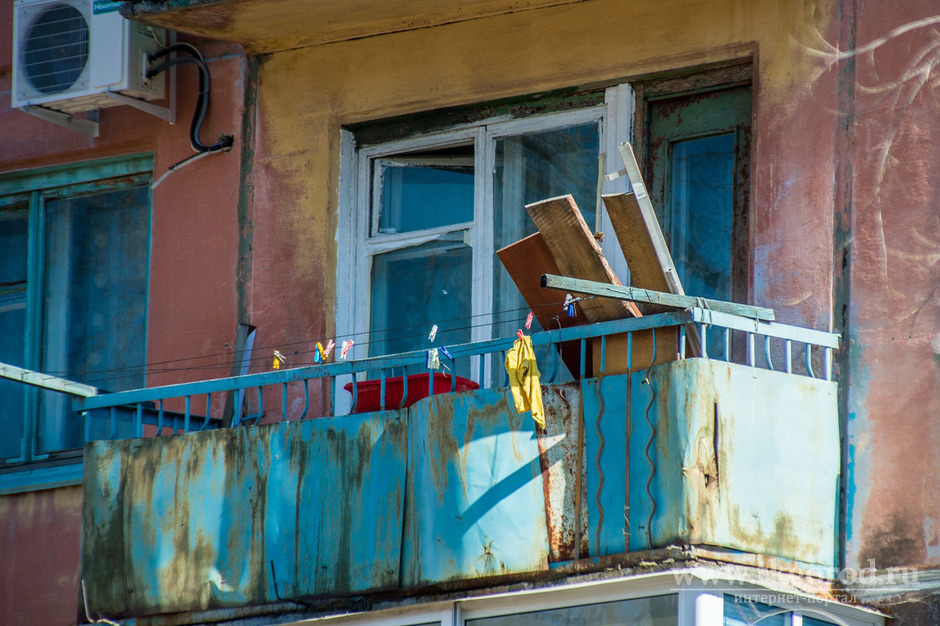 Управляющая компания УК «Жилищный трест г. Братск» просит горожан допустить в квартиры специалистов для осмотра балконов и лоджий