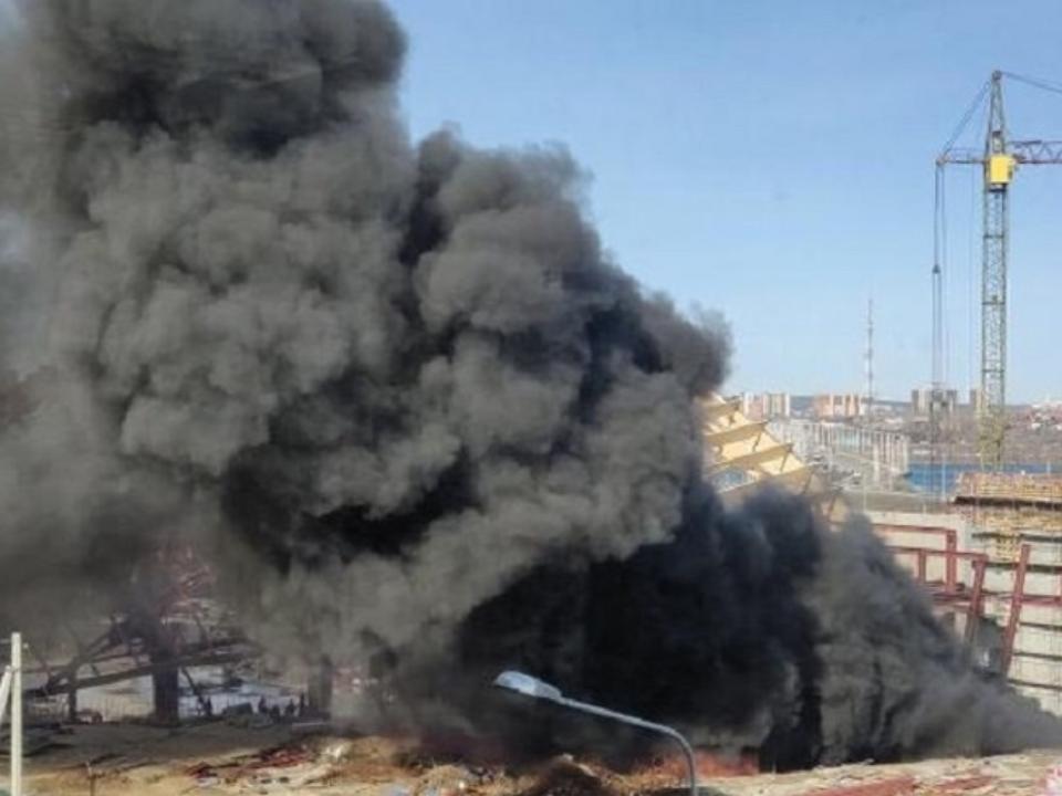 Пожар на строящемся Ледовом дворце в Иркутске