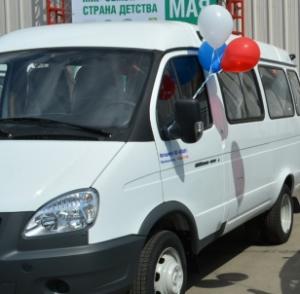 В Иркутской области трем многодетным семьям подарят микроавтобусы