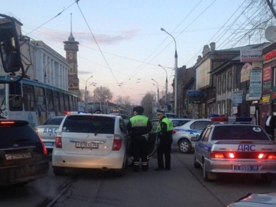 В Иркутске полицейские гонялись за пьяным угонщиком, который забрал иномарку у собутыльника