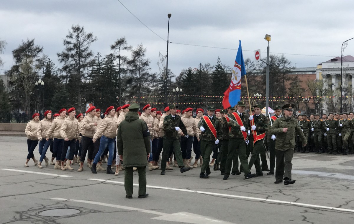 Репетицию парада Победы провели на площади возле сквера Кирова в Иркутске
