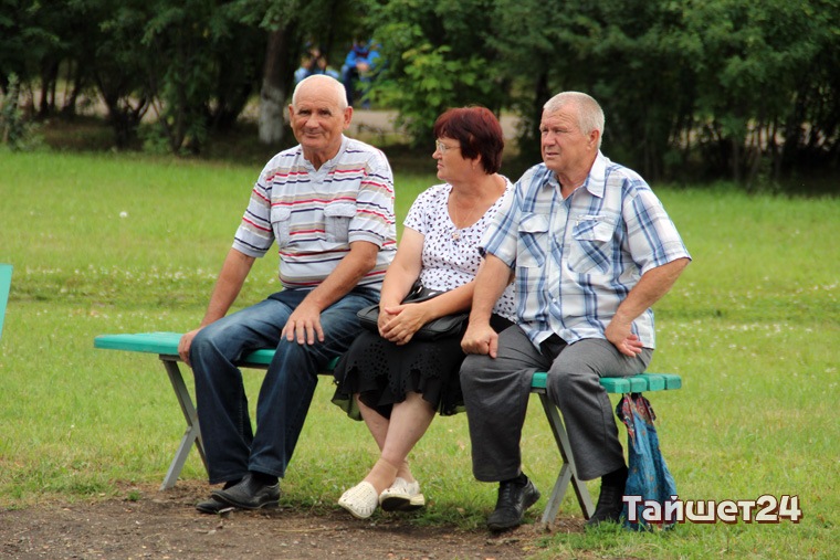 В Тайшете на площади «Юбилейная» установят новые скамейки и урны