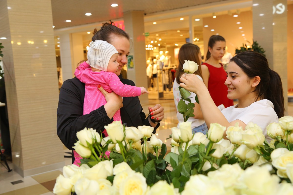 Тысячу белых роз купили иркутяне в поддержку особых детей