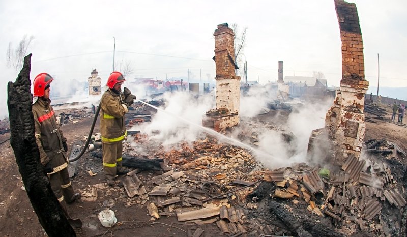 Двое взрослых и четверо детей пострадали на пожаре в Иркутской области