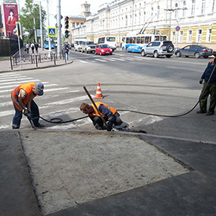 В центре Иркутска тротуарную плитку частично заменяют асфальтом