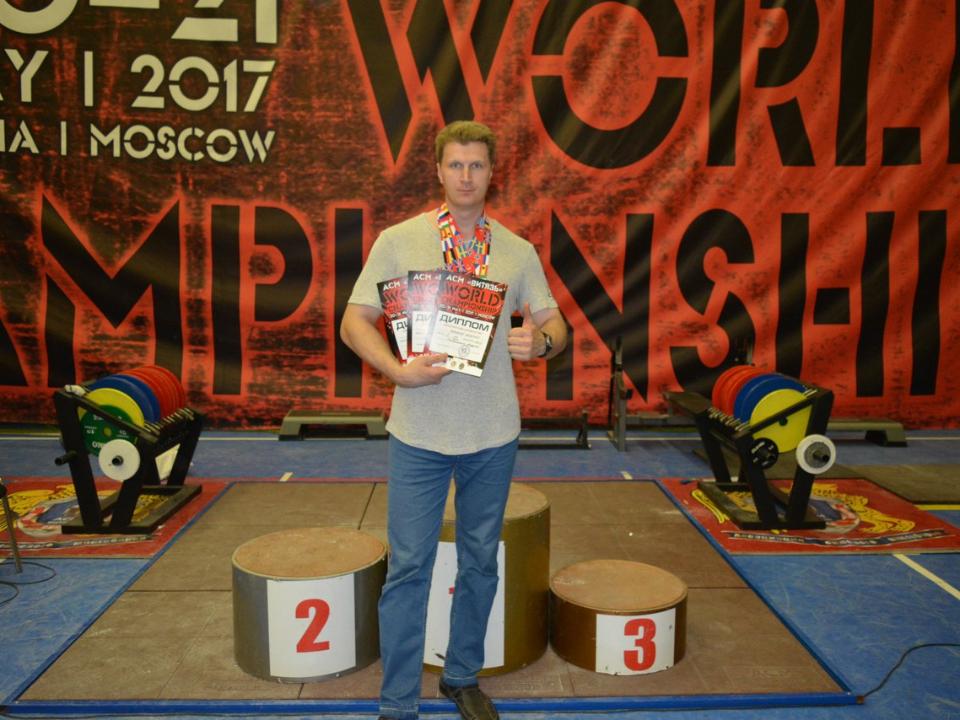 Майор полиции из Иркутска установил мировой рекорд по армлифтингу