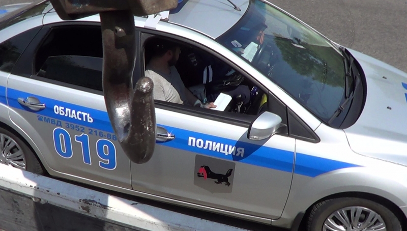 В Иркутске полицейские проверяют, как эвакуаторщики соблюдают правила дорожного движения