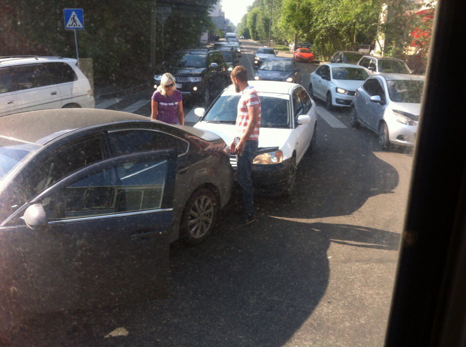 Два ДТП с иномарками блокировали движение в Свердловском районе Иркутска