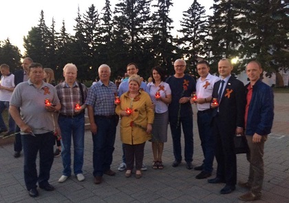 Свечи памяти зажгли депутаты ЗС Иркутской области в честь участников ВОВ