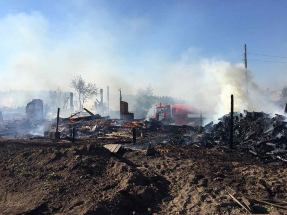 47 человек остались без крова из-за пожара в поселке Горячий Ключ под Иркутском