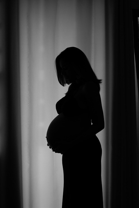 Приехавшая из Казахстана в Иркутск беременная потеряла плод из-за патологии его развития – минздрав