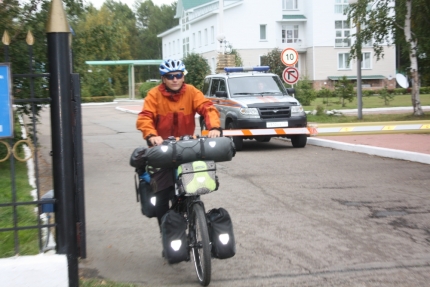 Пожарный-путешественник из Чехии приехал на велосипеде к огнеборцам в Иркутскую область