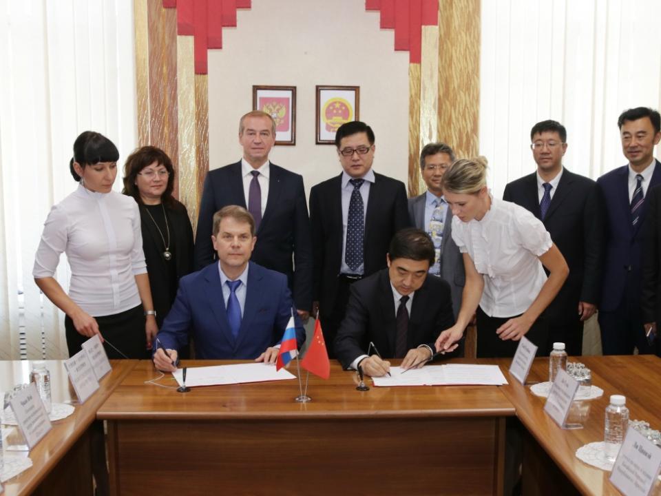 Протокол о сотрудничестве подписали власти Иркутской области и провинции Ляонин