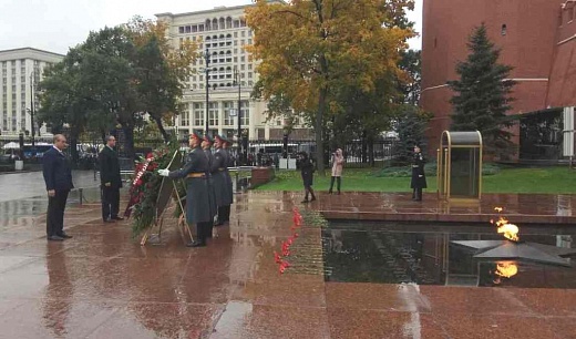 Погибшим солдатам ВОВ поклонился губернатор Иркутской области в Москве