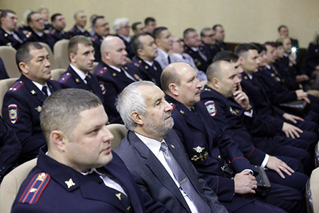 Дмитрий Бердников поздравил сотрудников полиции с профессиональным праздником