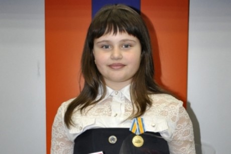 11-летняя иркутянка получила медаль МЧС за спасение утопающих