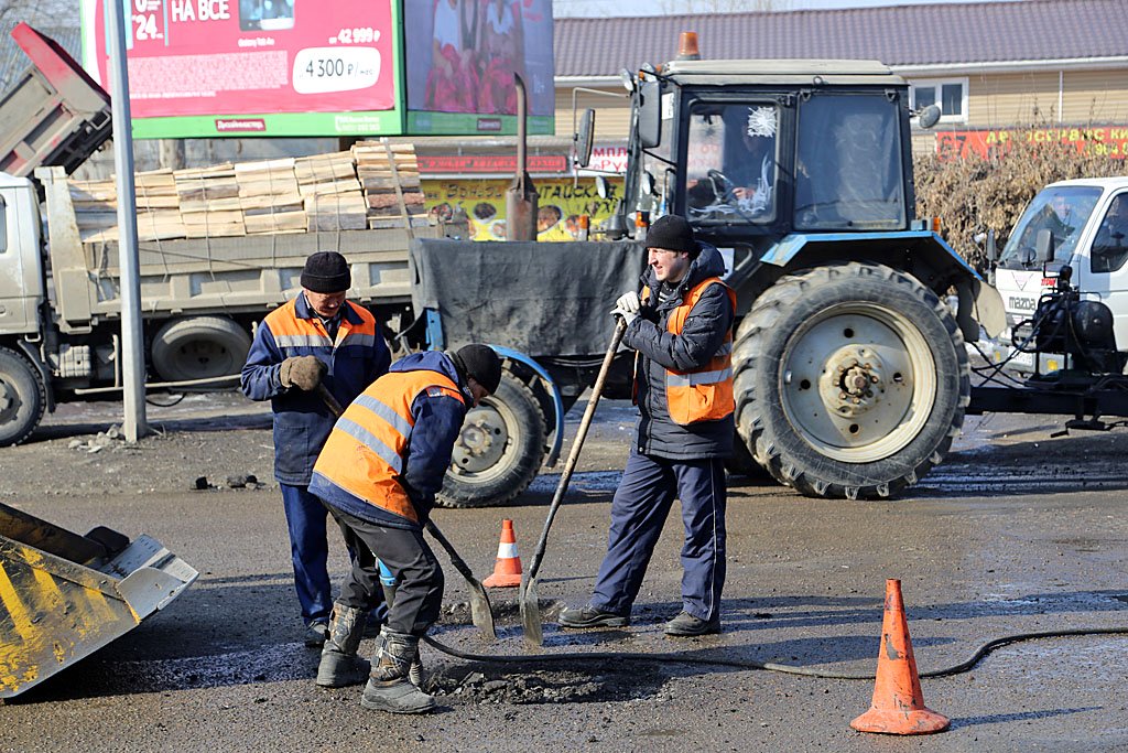 Еще около 1 млрд рублей "закатают в асфальт" в Иркутске