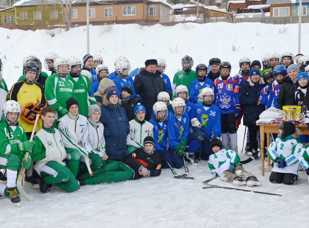 Шесть детских команд сразились в турнире по хоккею с мячом на кубок Бориса Алексеева