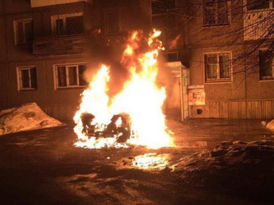 Сегодня ночью в Иркутске сгорел Mercedes