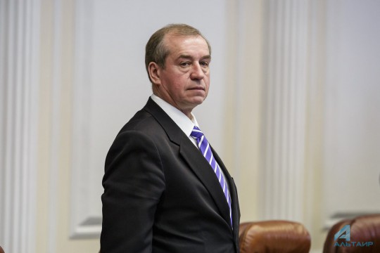 Неожиданно: губернатор Левченко явился на сессию Заксобрания