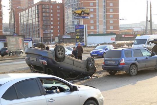 Водитель «Лексуса» пострадал в аварии на объездной Первомайского в Иркутске