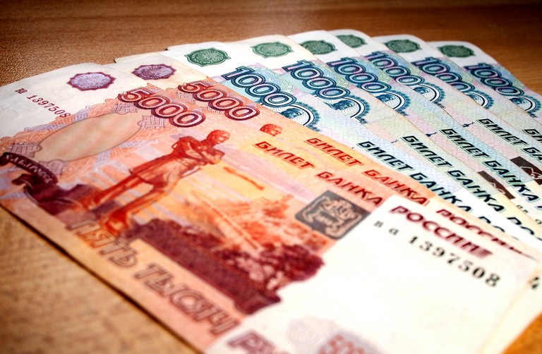 Жительница Тайшета решила купить в интернете коляску и потеряла 17 тысяч рублей