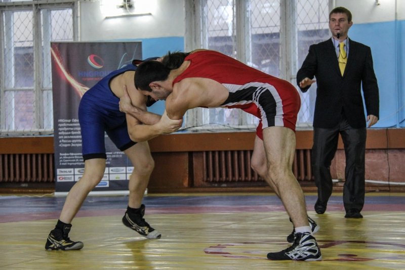 450 спортсменов разыграют медали на первенстве Сибири по вольной борьбе в Иркутске
