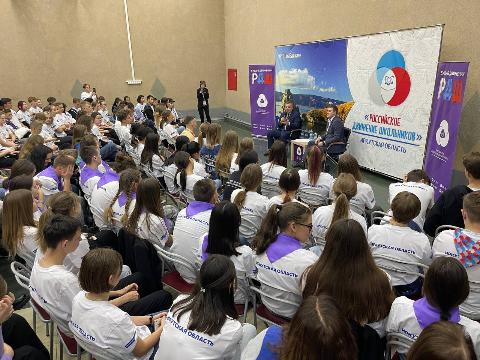 Игорь Кобзев призвал школьников включаться в проекты Российского движения детей и молодежи