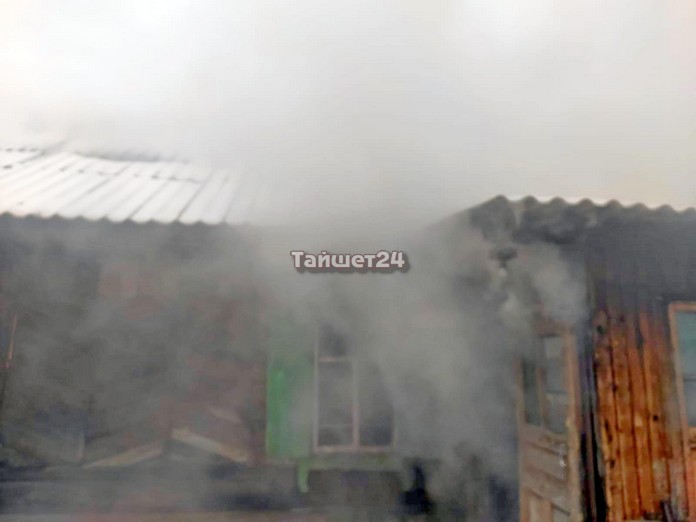 За сутки в Тайшетском районе горели жилой дом, баня и стайка