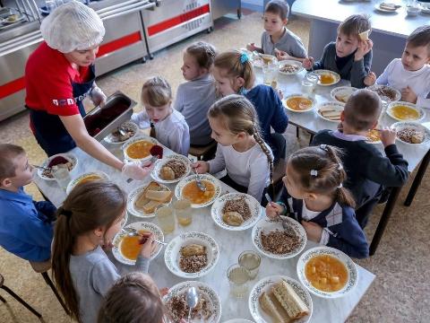 Дети мобилизованных иркутян будут получать горячие обеды в школах